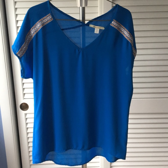 Francesca's Collections Tops - Francesca’s Blue Blouse